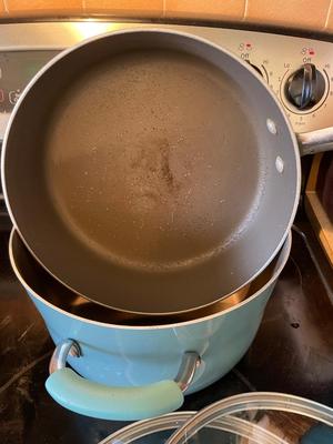 EIGHT PIECE RACHEL RAY PORCELAIN COOKWARE