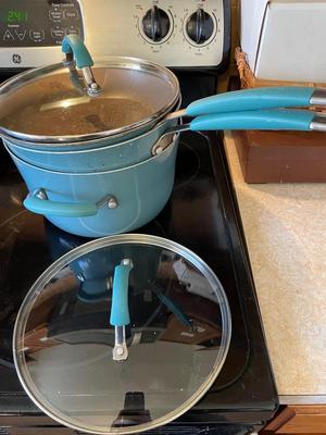 EIGHT PIECE RACHEL RAY PORCELAIN COOKWARE