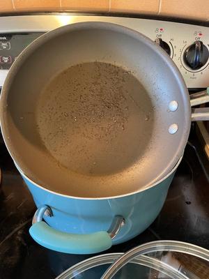 EIGHT PIECE RACHEL RAY PORCELAIN COOKWARE