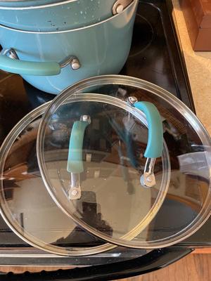 EIGHT PIECE RACHEL RAY PORCELAIN COOKWARE