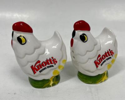Knott's Berry Farm Chicken Salt & Pepper Shakers Souvenirs white ceramic chicken figurines