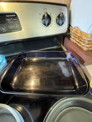 BAKEWARE, PIE PLATES AND PIE CARRIER