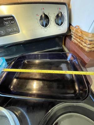 BAKEWARE, PIE PLATES AND PIE CARRIER