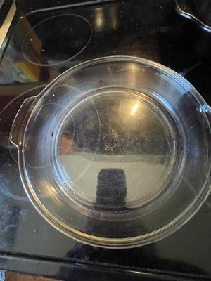 BAKEWARE, PIE PLATES AND PIE CARRIER