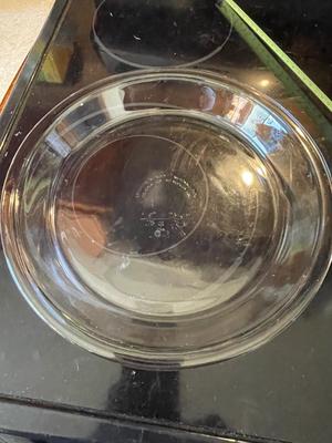 BAKEWARE, PIE PLATES AND PIE CARRIER