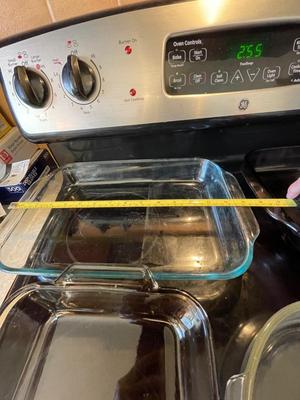 BAKEWARE, PIE PLATES AND PIE CARRIER