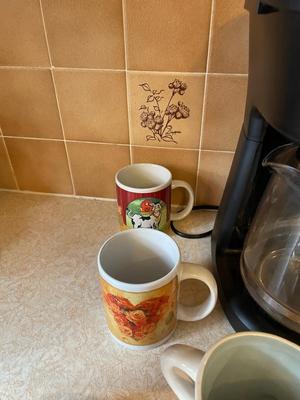 MR. COFFEE 12 CUP COFFEE BREWER, MUGS AND BODUM FRENCH COFFEE PRESS