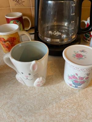 MR. COFFEE 12 CUP COFFEE BREWER, MUGS AND BODUM FRENCH COFFEE PRESS