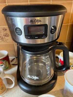MR. COFFEE 12 CUP COFFEE BREWER, MUGS AND BODUM FRENCH COFFEE PRESS