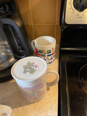 MR. COFFEE 12 CUP COFFEE BREWER, MUGS AND BODUM FRENCH COFFEE PRESS