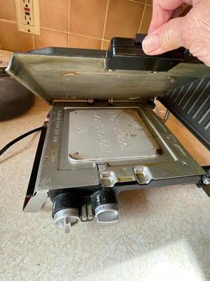 LEAN MEAN GEORGE FORMAN GRILLING MACHINE