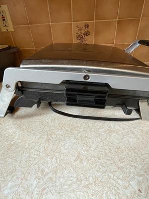 LEAN MEAN GEORGE FORMAN GRILLING MACHINE