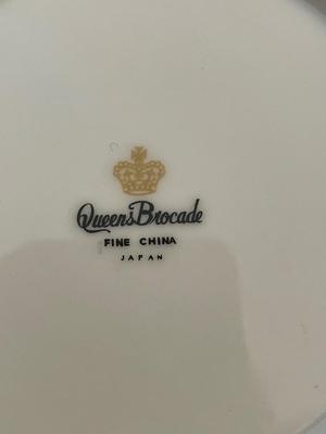 8 PLACE SETTING OF QUEENS BROCADE FINE CHINA JAPAN
