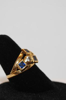 Size: 6 Italian Square Blue Stones and Round Clear Stones Zirconia on Yellow Gold Band (2.0g)