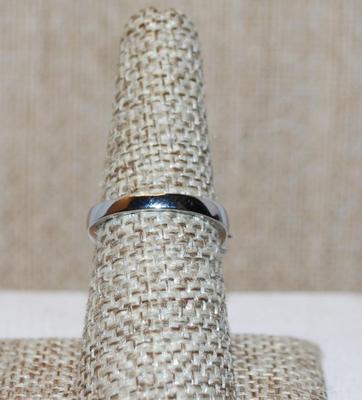 Size 7¼ "Starburst Bouquet" Wedding/Engagement Style Ring on a Silver Tone Band (3.7g)