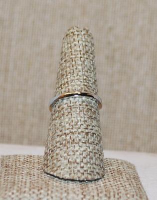 Size 7¼ Iridescent Opal-Style Stone Ring with 3 Clear Stones Side Accents on a Gold Tone Band (2.8g)