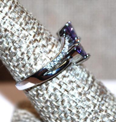 Size 8 Double Connected Purple Hearts Ring with Accent Stones Lines on a Silver Tone Band (3.3g)