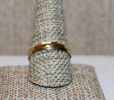 Size 10¾ All Gold Tone Band Ring with "Grooves" (2.3g)