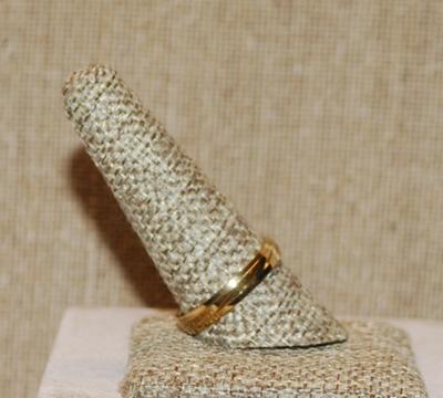 Size 10¾ All Gold Tone Band Ring with "Grooves" (2.3g)