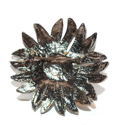 13 Pearls with Dark Gold Tone Flower Star Pin 1½"