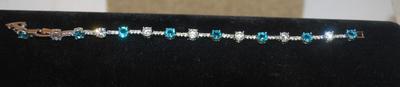15 Alternating Clear & Aquamarine Stones Bracelet with Fold-Over Clasp 6" L