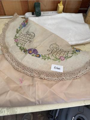 Beautiful round table covering