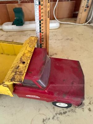 Tonya red dump truck