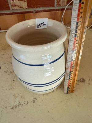 Crock utensil holder