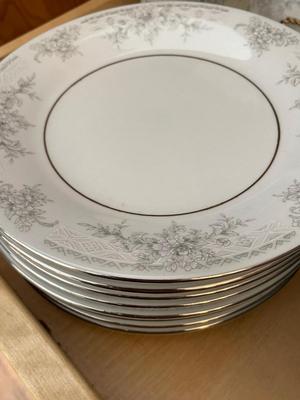 7 PLACE SETTING WITH EXTRAS OF PEARL LILING FINE CHINA