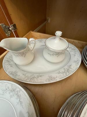 7 PLACE SETTING WITH EXTRAS OF PEARL LILING FINE CHINA