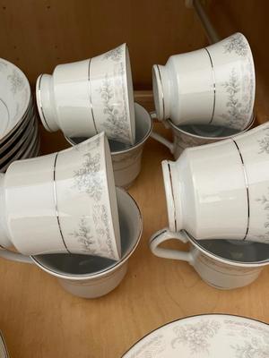 7 PLACE SETTING WITH EXTRAS OF PEARL LILING FINE CHINA