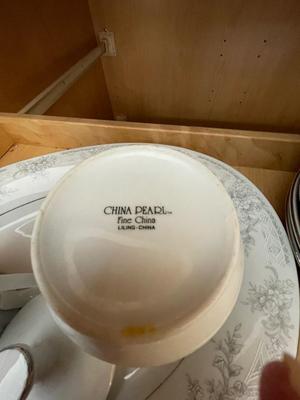 7 PLACE SETTING WITH EXTRAS OF PEARL LILING FINE CHINA