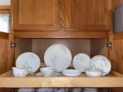10 PLACE SETTING OF JUSTINE BY MIKASA FINE CHINA