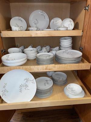 10 PLACE SETTING OF JUSTINE BY MIKASA FINE CHINA