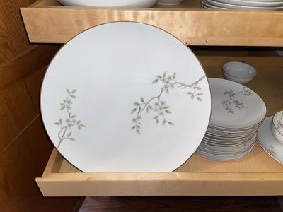 10 PLACE SETTING OF JUSTINE BY MIKASA FINE CHINA