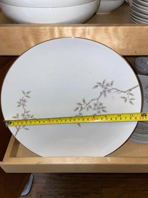 10 PLACE SETTING OF JUSTINE BY MIKASA FINE CHINA