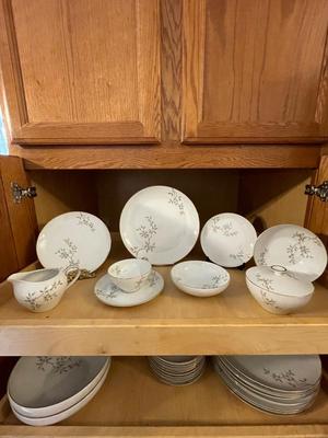 10 PLACE SETTING OF JUSTINE BY MIKASA FINE CHINA