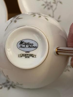 10 PLACE SETTING OF JUSTINE BY MIKASA FINE CHINA