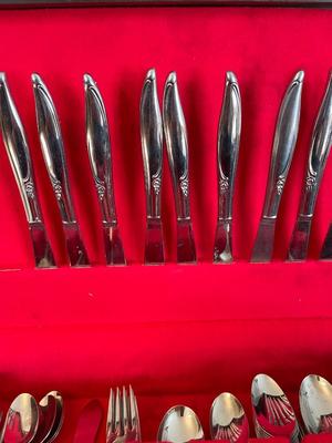 PARTIAL SET OF ONEIDA KENWOOD FOREVER ROSE STAINLESS GLOSSY FLATWARE