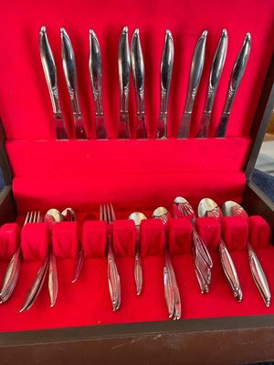 PARTIAL SET OF ONEIDA KENWOOD FOREVER ROSE STAINLESS GLOSSY FLATWARE