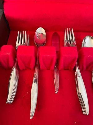 PARTIAL SET OF ONEIDA KENWOOD FOREVER ROSE STAINLESS GLOSSY FLATWARE
