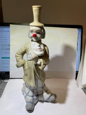 Vintage Mid-Century Modern Toma Imports Ceramic/Porcelain Clown Figurine 10.5" Tall in VG Preowned Condition.