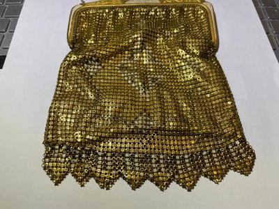 Vintage/Antique Gold-tone Metal Mesh Purse in VG Preowned Condition as Pictured. Neat Piece!