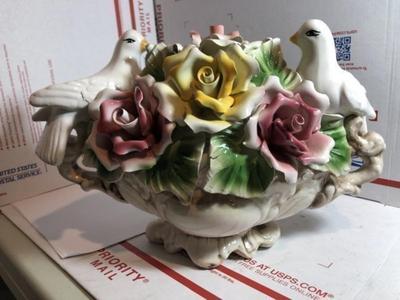 VINTAGE CAPODIMONTE PORCELAIN DOVES & ROSES CENTERPIECE 12.5" WIDE x 8.25"TALL PREOWNED FROM AN ESTATE.