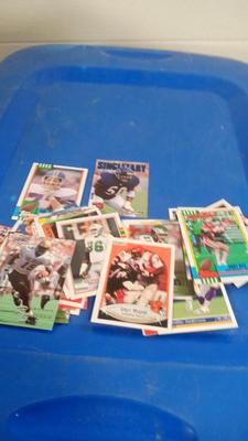 LOT 21 LOT OF VINTAGE FOOTBALL CARDS