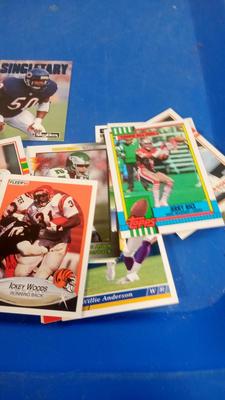 LOT 21 LOT OF VINTAGE FOOTBALL CARDS