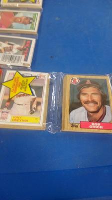 LOT 22 TWO JUMBO PACKS OF VINTAGE BASEBALL CARDS