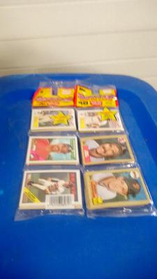 LOT 22 TWO JUMBO PACKS OF VINTAGE BASEBALL CARDS