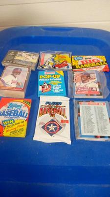 LOT 24 9 PACKS OF VINTAGE BASEBALL CARDS