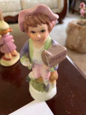 VINTAGE PORCELAIN FIGURINES